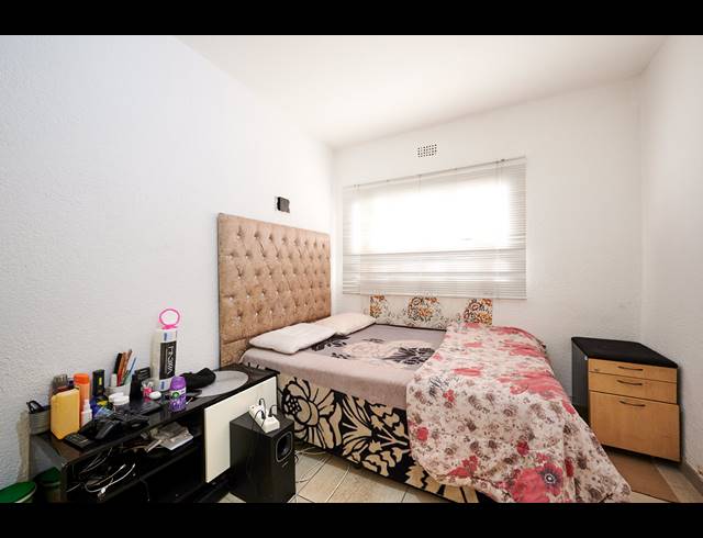 2 BEDROOM APARTMENT FOR SALE IN HALFWAY HOUSE